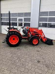 Tractor Diésel Kioti CK3530 con Tracción en las Cuatro Ruedas, Cargador Frontal y Cortacésped de 60 Pulgadas, Producto Confiable con Control Suave en Venta - Product Image 3