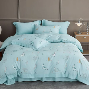 Ensemble de housse de couette moderne de style américain personnalisé avec kit 4 pièces écologique toutes saisons, toucher doux et frais, 600+ fils au pouce carré - Product Image 1