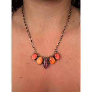 Collar Antionette Martinez con diseño geométrico de ostra espinosa y plata de ley - Product Image 2