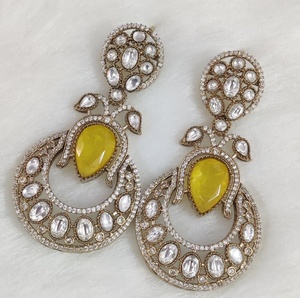 Pendientes Tradicionales Indios de Lujo para Mujer con Piedras Dobles de Polki en Latón, Ideales para Fiestas y Ocasiones Especiales - Product Image 5