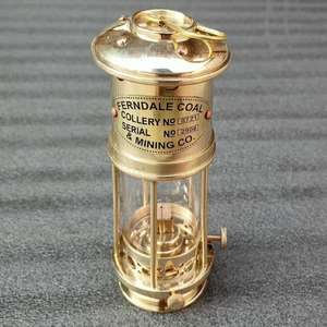Lámpara de mineros de linterna de aceite de latón antiguo En lámpara de aceite de minero colgante de calidad de lujo Precios al por mayor Lámpara de mineros de color dorado de latón - Product Image 2