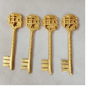 手工制作的巴黎主题黄铜钥匙适合用作吊坠或家居装饰，非常适合转售