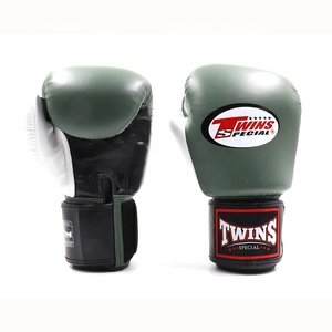 Gants de boxe noirs et jaunes en cuir de vache véritable, logo personnalisé, équipement de combat professionnel, gants de boxe Twins - Product Image 4