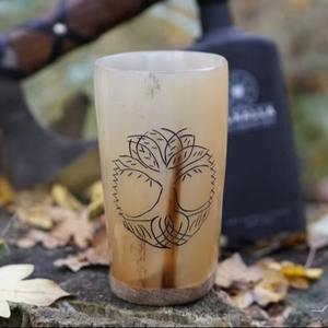 Verres à bière en verre fait main en agate Viking naturelle Dirking pour le vin et l'eau avec corne de buffle pour une expérience de consommation unique - Product Image 3