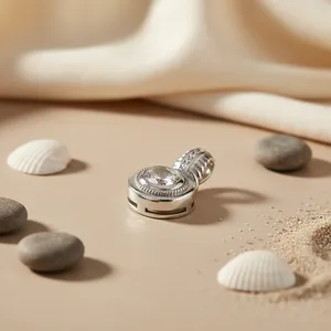 Pendentif classique en argent 925 avec serti de strass en cristal pour femme, à porter au quotidien, marque a, fabriqué au Rajasthan - Product Image 3