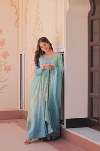 Vestido de novia Largo de seda elegante de diseñador para mujer, bordado de estilo pakistaní indio tradicional, borde de encaje de trabajo para ropa de fiesta - Product Image 4