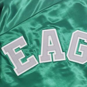 Blouson aviateur Letterman en satin avec logo personnalisé pour hommes et femmes vente en gros de vestes pour hommes - Product Image 4