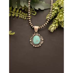 Pendentif Mathilda Benally Royston en turquoise et argent sterling avec technologie d'incrustation à sertissage clos - Product Image 1