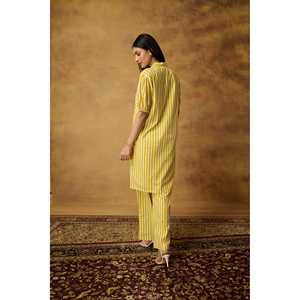 Ensemble coordonné rayé citron pour femme – Tenue décontractée quotidienne, coupe décontractée, en coton tissé, 2 pièces : haut long et short - Product Image 3