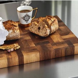 Précision fabriquée à partir de bois véritable Une planche à découper durable, sûre et élégante - Product Image 5