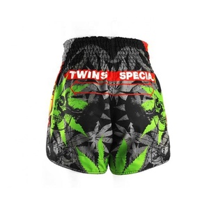 Pantalones cortos cómodos de muay thai, tela satinada suave, transpirable, de secado rápido, para entrenamiento atlético y gimnasio, para hombres. - Product Image 3