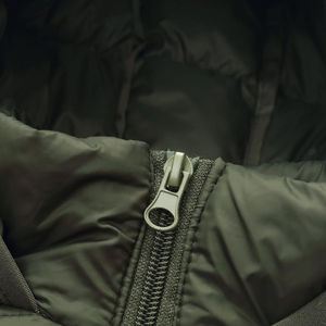 Chaqueta acolchada formal unisex Premium con logotipo frontal de tela impermeable y resistente al viento Impresión de color personalizado Servicio OEM - Product Image 4