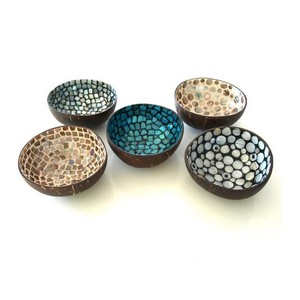 Natural Vietnamese Brand Traditional Lacquered Handmade Coconut Shell Bowls With Decorative Lacquer <b>Painting</b> - Product Image 4