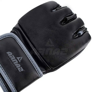 Gants MMA personnalisés pour l'entraînement d'arts martiaux et le fitness Gants MMA rembourrés avec ajustement sûr et mouvement flexible - Product Image 4