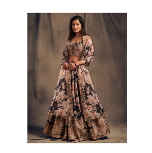 Fil traditionnel et broderie Lehenga Choli pour femme personnalisé pour des occasions spéciales et des festivals à vendre - Product Image 1