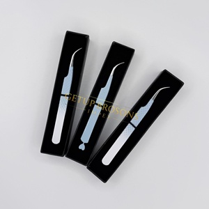 GETUP BROSONS IMPEX แหนบดึงขนตา สแตนเลสสตีล เคลือบสีฟ้าอ่อน/ขาวแบบผงละเอียด ดีไซน์รูปหัวใจ ป้องกันไฟฟ้าสถิต - Product Image 1