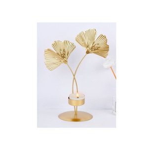 Porte-bougie en métal doré au look élégant avec des découpes complexes pour des motifs lumineux et créer une ambiance chaleureuse et accueillante à la maison - Product Image 1