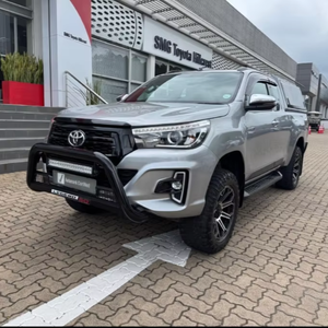 Voiture d'occasion de qualité à prix abordable, Toyota Hilux 2.8 GD-6 Raider 4x4, cabine étendue, conduite à droite, modèle 2020 - Product Image 1