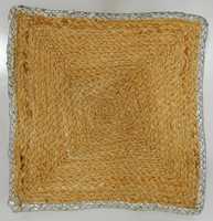 Vente en gros de sets de table en jute 100% biologique, faits à la main, durables, avec bordure argentée, design moderne et uni, taille personnalisable, pour mariage, banquet, hôtel