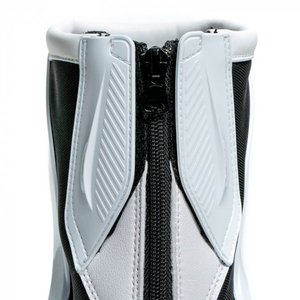 2024 nuevo diseño personalizado zapatos de moto para hombres plantilla plana impermeable de alta calidad Material de goma precio al por mayor hecho Pakistán - Product Image 5