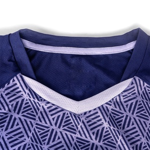 เสื้อยืดซับลิเมชั่นคุณภาพสูงสำหรับผู้ชาย โพลีเอสเตอร์ 100% แขนสั้น คอวี เสื้อยืดลำลองสำหรับผู้ใหญ่ พร้อมบริการ OEM - Product Image 5