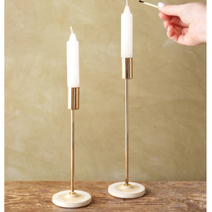 Bougeoir décoratif de taille moyenne, porte-bougie de table attrayant en métal doré pour la décoration intérieure - Product Image 4