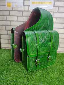 กระเป๋าอานม้าหนังแท้คุณภาพพรีเมียม ขนฟู หนังแท้ 100% ปรับแต่งได้ พร้อมโลโก้สั่งทำ สำหรับขี่ม้า - Product Image 4