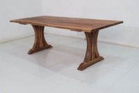 Table à manger en bois massif, fabrication artisanale, base en tréteaux durable, design rectangulaire pour cuisines et salles à manger
