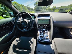 รถยนต์เจียกัวร์ เอฟ-ที ปี 2023 รุ่น 75 SUV ซูเปอร์ชาร์จ V8 ขับเคลื่อนสี่ล้อ เกียร์อัตโนมัติ เบาะหนัง หลังคาพาโนรามิกซันรูฟ อุปกรณ์ครบครัน - Product Image 5