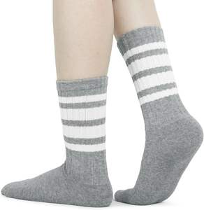Chaussettes de sport athlétiques personnalisées High Crew pour les jeunes Compression de la cheville antidérapante avec poignée disponible Position du logo du fond gris vert - Product Image 6