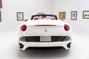 รถเฟอร์รารี่เปิดประทุนปี 2013 รุ่นใช้งานน้อย ได้รับการรับรองจากแคลิฟอร์เนีย ภายในสีอ่อน เบาะหนัง เครื่องยนต์เทอร์โบ ขับเคลื่อนสี่ล้อ ล้อแม็ก R17 พร้อมระบบควบคุมความเร็วอัตโนมัติ - Product Image 3