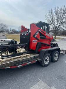 Mini-chargeuse compacte sur roues Manitou 1050R MT d'occasion pour travaux de construction, moteur diesel Mitsubishi, hydraulique Parker haute performance - Product Image 3