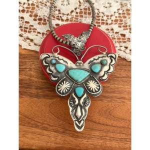 Colgante de libélula Richard Yazza Kingman de plata de ley con turquesa, engaste de bisel, rodio, oro rosa, oro blanco, diseño de mariposa - Product Image 2