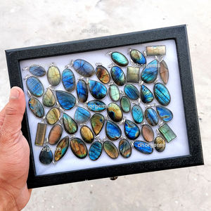 Pendentif en pierre précieuse de labradorite naturelle, cabochon, avec flash multicolore, labradorite de forme et de taille variées, lot de pendentifs, marque Rajasthan Dhorgems - Product Image 4