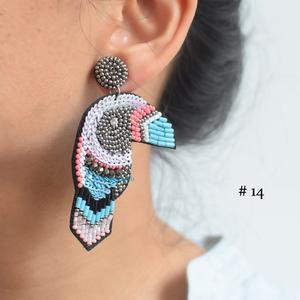 "Gemas de jardín: pendientes de bordado de flores ecológicas" "Flores vibrantes: pendientes de bordado coloridos hechos a mano" - Product Image 6