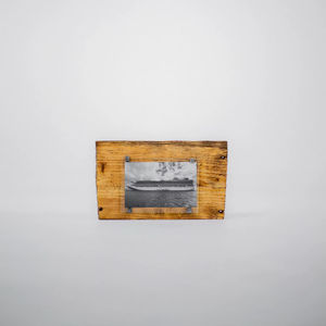 Cadre photo rustique fait main en bois de grange récupéré, décoration d'accentuation pour table ou mur, affichage unique en bois vieilli, salon - Product Image 1