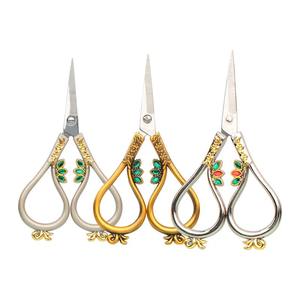 Tijeras Duraderas de Acero Inoxidable con Bordado de Flores de Estilo Retro Vintage para Coser, Hacer Scrapbooking y Manualidades - Product Image 1