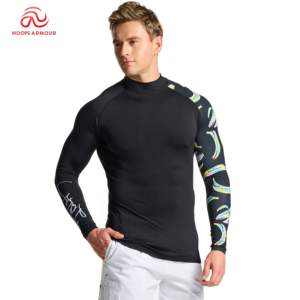 เสื้อแรชการ์ดแบบสวมคอ รุ่นใหม่ล่าสุด สำหรับผู้ใหญ่ ระบายอากาศได้ดี ผลิตตามแบบที่ลูกค้าต้องการ พร้อมสกรีนโลโก้ OEM ผ้าสแปนเด็กซ์/โพลีเอสเตอร์ ราคาประหยัด - Product Image 1