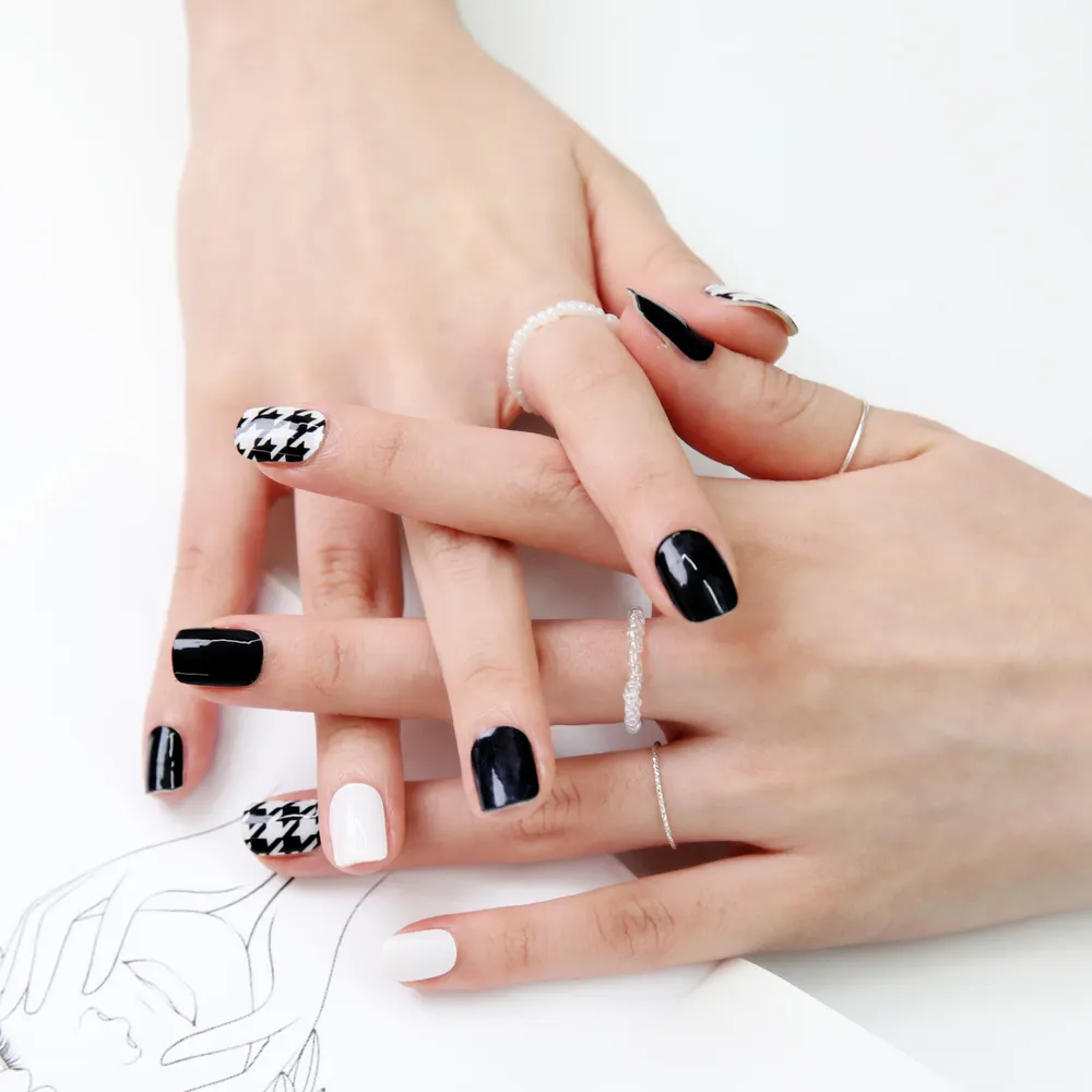 Becky Star New Korean Semi-cured gel nail brand Modern Chic Black and White Hound nail Model picture for advertisement support