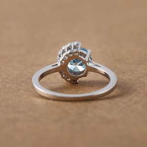 ดูเถิดแหวนเพชรเม็ดเดี่ยวที่สวยงามและมีเสน่ห์ใน14kt ที่เปล่งประกาย - Product Image 5