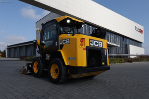 รถตักล้อยางแบบสกิดสเตียร์ JCB 300 T4 พร้อมเครื่องยนต์ PLC ปั๊มไฮดรอลิก ระบบขับเคลื่อน 4x4 4WD บุ้งกี๋และอุปกรณ์เสริม - Product Image 2
