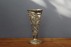 Florero de metal decorativo con diseño adornado y construcción duradera para jardín y uso interior para precio de venta de exportación - Product Image 4