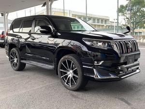 TOYOTA LANDCRUISER PRADO 2023 Automatique Turbo Diesel avec Volant à Gauche Intérieur en Cuir Taille des Pneus R17 Caméra Arrière Couleur Foncée - Product Image 5