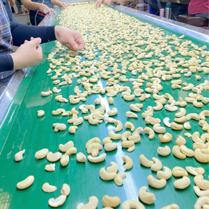 เม็ดมะม่วงหิมพานต์แบบเม็ดมะม่วงหิมพานต์จากเวียดนามแพ็กเกจแบบ320 - Product Image 1