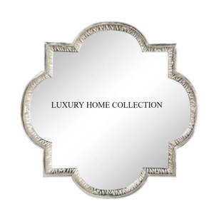 Cadre de miroir mural en laiton au design en métal antique accrocheur avec un motif inspiré du soleil pour un élément de décoration audacieux mais intemporel - Product Image 6