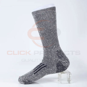 Chaussettes de sport personnalisées Mede Oem pour hommes Chaussettes de sport pour adultes Conception d'équipage de haute qualité Régulière avec chaussettes de haute athlétisme à vendre - Product Image 4