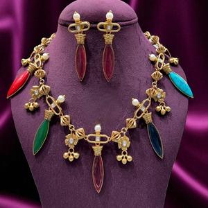 Magnifique collier élégant plaqué or de haute qualité avec boucles d'oreilles pour mariage et fête Collection pour femmes ou filles - Product Image 1
