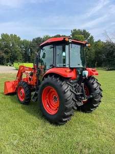 รถแทรกเตอร์ล้อ 4 ล้อ รุ่น M7060 90 แรงม้า ปี 2023 พร้อมเครื่องยนต์ 4 สูบ เกียร์ ปั๊ม มอเตอร์ และลูกปืน สำหรับใช้งานในฟาร์ม - Product Image 5