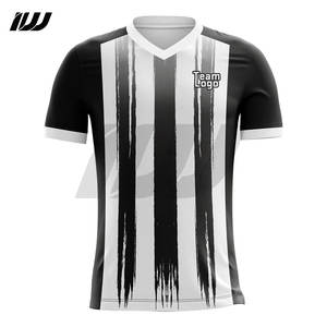 Ensemble de maillot de football imprimé par sublimation 100% polyester à séchage rapide et respirant Maillots et shorts de football pour l'été/le printemps - Product Image 3