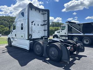 Camion Freightliner Cascadia Conventional Sleeper d'occasion 2026, moteur diesel 10 cylindres, transmission automatique, transmission 6x4, caméra de recul 360° - Product Image 6